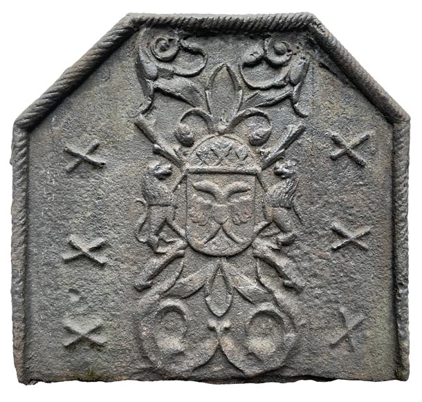 Plaque de cheminée du XVIe siècle aux armes de Charles-Quint-0