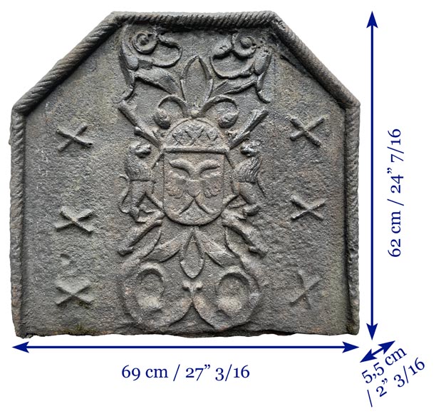 Plaque de cheminée du XVIe siècle aux armes de Charles-Quint-8