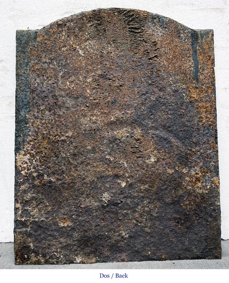 Plaque de cheminée de style rocaille ornée d’un brûle-parfum fumant-6
