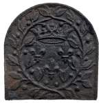 Plaque de cheminée du XVIIIe siècle aux trois lys couronnés, symboles des armes de France