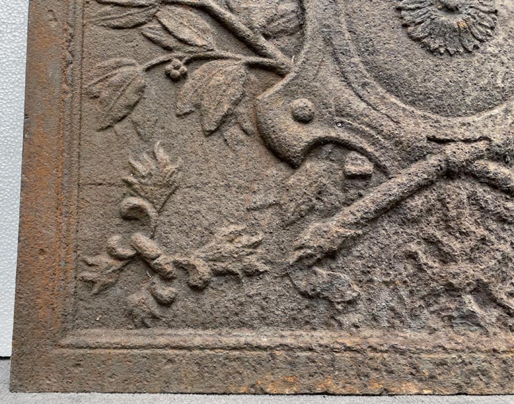 Plaque de cheminée du XVIIIe siècle aux armes couronné-7