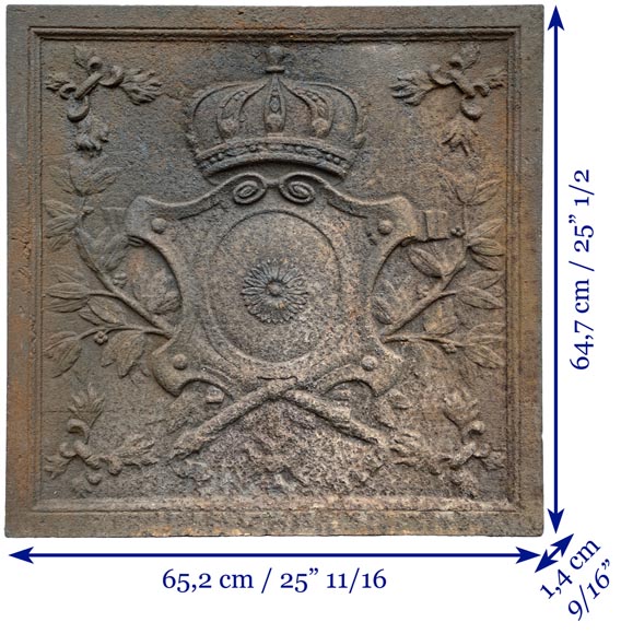Plaque de cheminée du XVIIIe siècle aux armes couronné-10