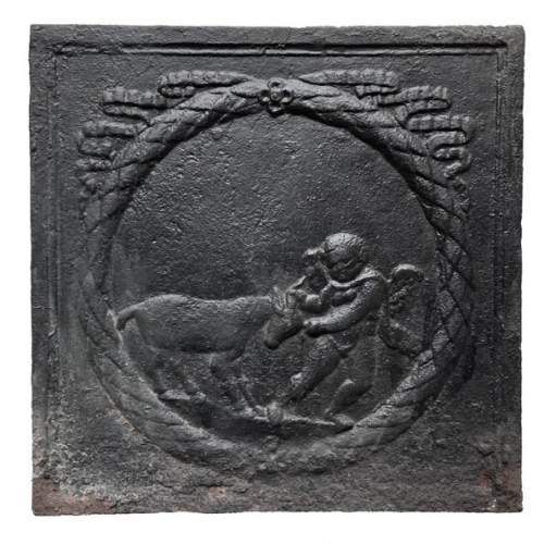 Plaque de cheminée du XVIIIe siècle figurant un amour jouant avec une chèvre