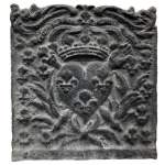Plaque de cheminée du XVIIIe siècle représentant les symboles de la monarchie française