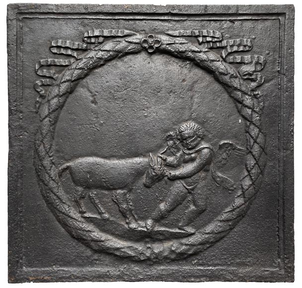 Plaque de cheminée du XVIIIe siècle figurant un amour s’amusant avec une chèvre-0