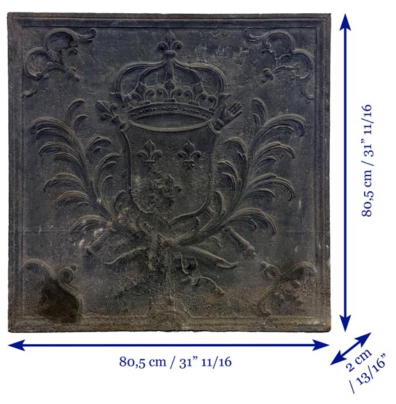 Plaque de cheminée carrée aux fleurs de lys et emblèmes monarchiques-5