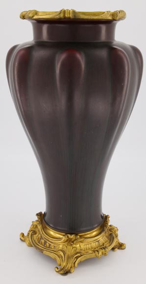 Eugène BAUDIN (att. à), Paire de vases en grès à monture de bronze doré-2