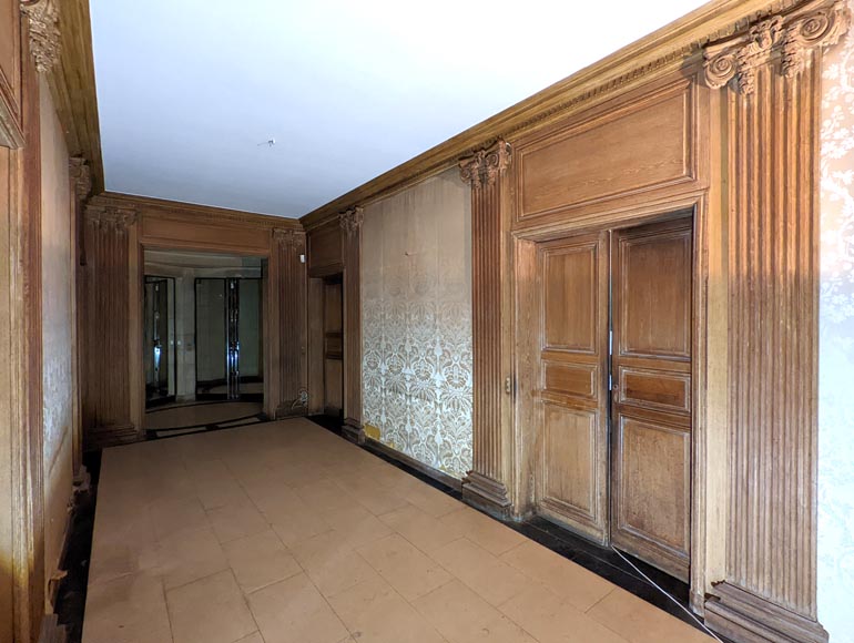 Boiserie, ensemble de pilastres ioniques modernes en chêne sculpté, XIXe siècle-0