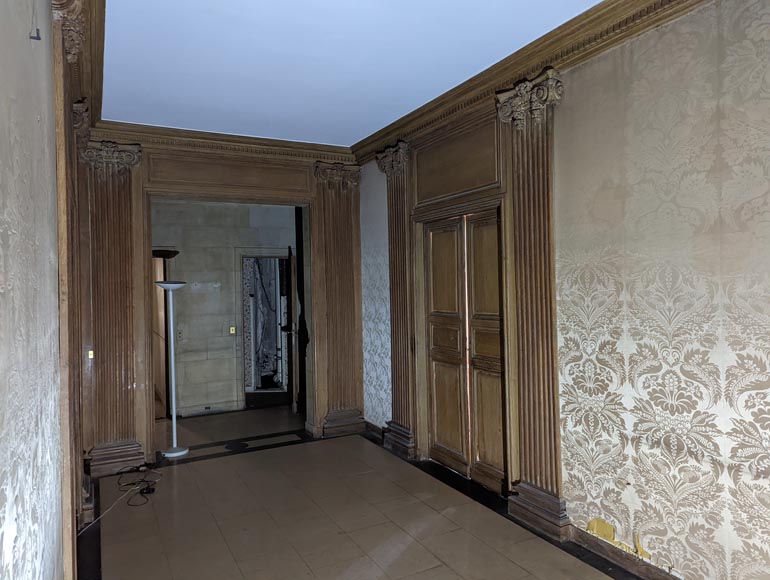 Boiserie, ensemble de pilastres ioniques modernes en chêne sculpté, XIXe siècle-4