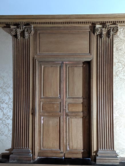 Boiserie, ensemble de pilastres ioniques modernes en chêne sculpté, XIXe siècle-5