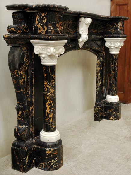 Cheminée Napoléon III en marbres Portor et Statuaire de Carrare à colonnes corinthiennes-4