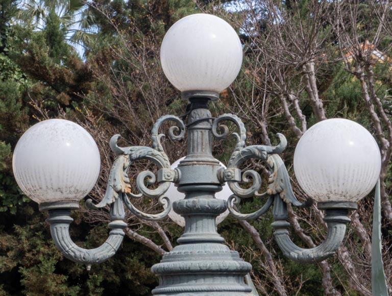 Quatre lampadaires en fonte du Val d’Osne à quatre lumières-4