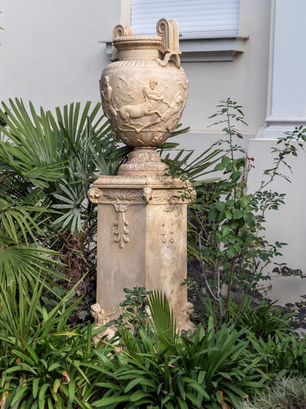 Grand vase de style grec en fonte peinte-0