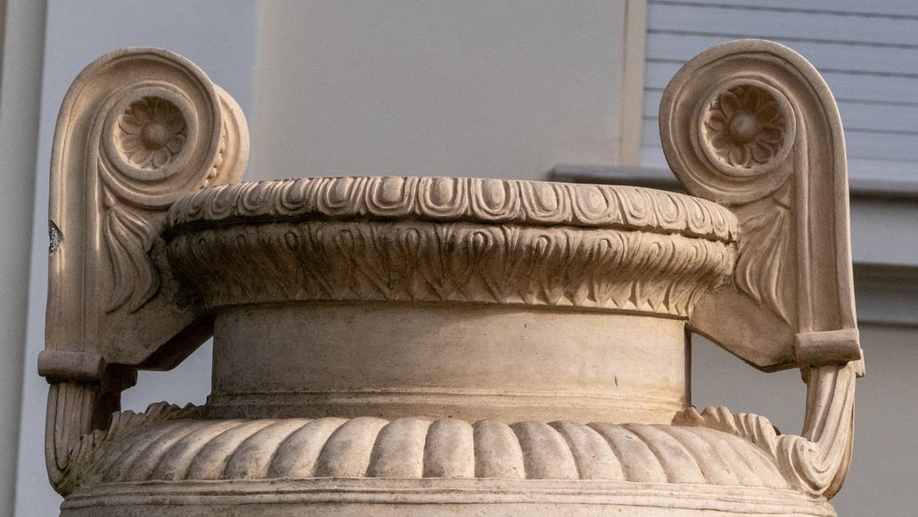 Grand vase de style grec en fonte peinte-3