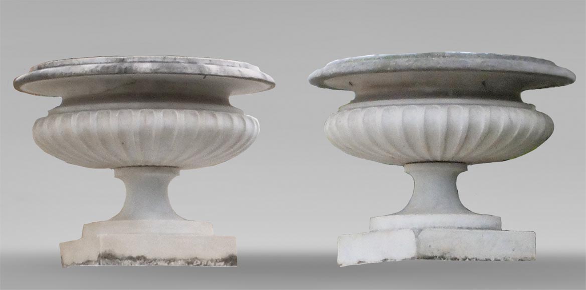 Paire de vasques de style classique en marbre-0