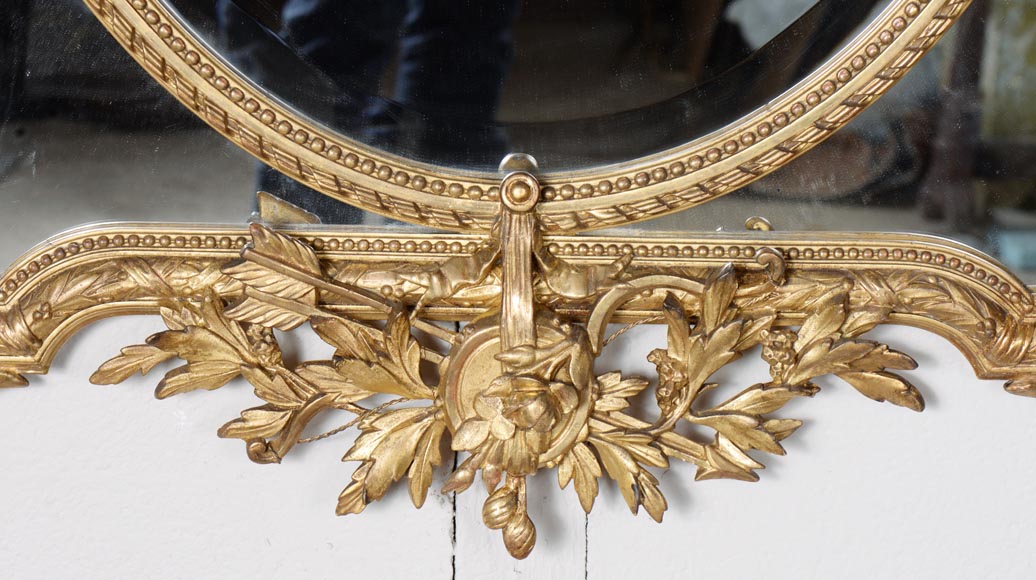 Miroir doré aux guirlandes de fleurs de style Louis XVI à parcloses et verre biseauté-7