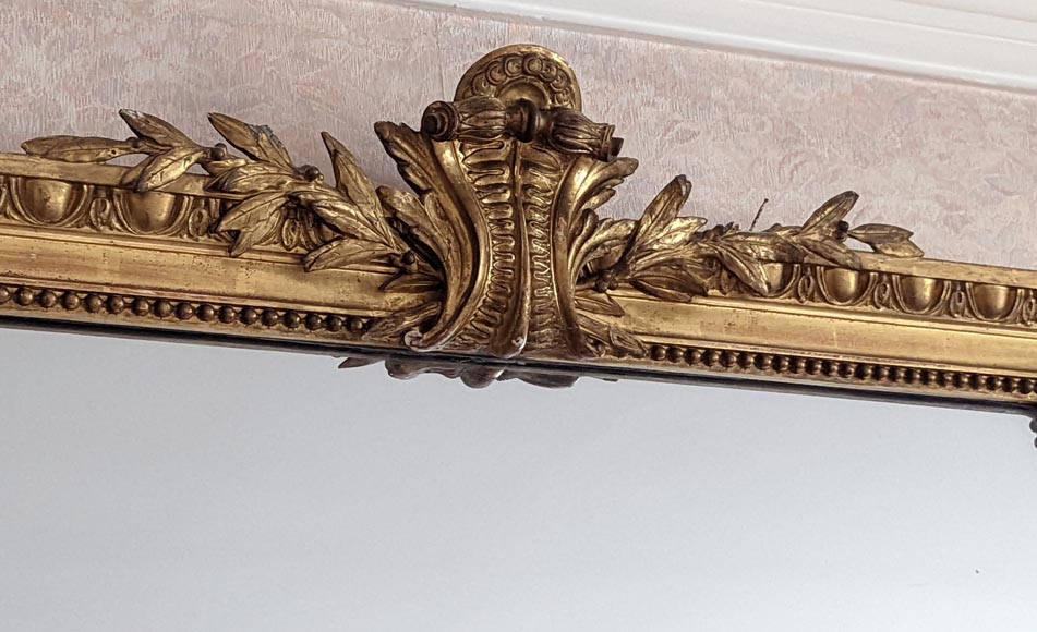 Trumeau doré de style Louis XVI à feuilles de laurier-2