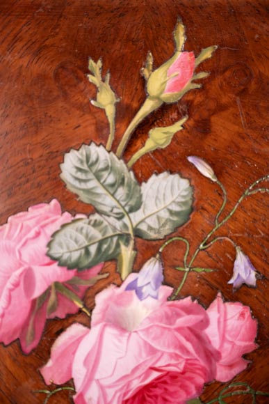 De roses et de campanules, le précieux panneau en marqueterie de porcelaine de Julien-Nicolas RIVART-2