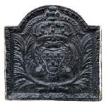Plaque de cheminée aux armes de France et ornée de la devise « Seul contre tous »