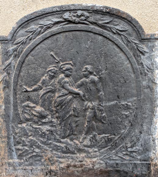 Plaque de cheminée du XVIIIe siècle représentant des personnages contemporains-1