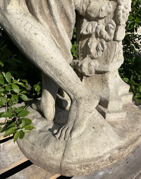Statue de jardin en pierre composite représentant une femme rendant hommage à Baccus-5