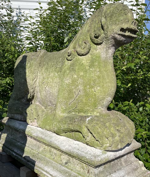 Paire de lions en pierre d'époque médiévale-12