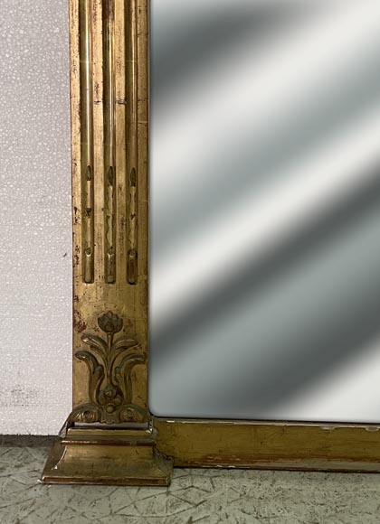 Trumeau doré de style Napoléon III aux pilastres et orné de guirlandes de fleurs-7
