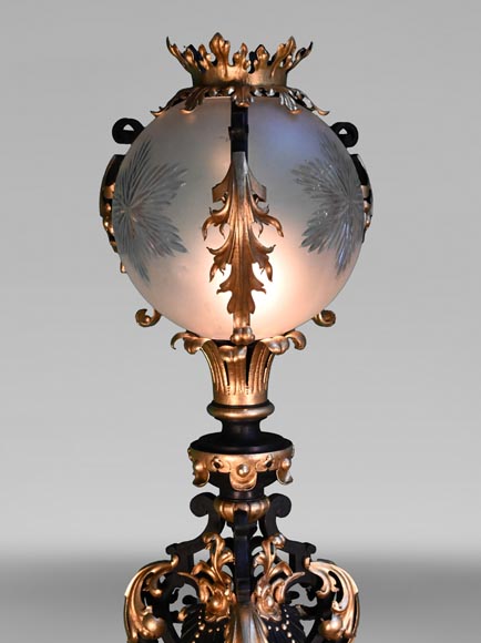 Maison Bernard, ferronnier d’art, paire de lampadaires richement ornés, vers 1900-1905-1