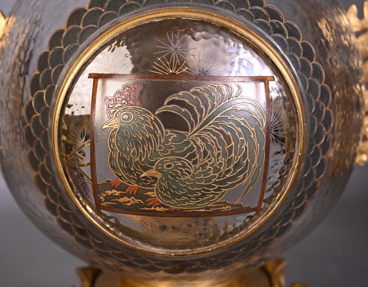 L’Escalier de CRISTAL,  Pendule japonisante en verre en forme de boule émergeant d’une fleur de lotus-11