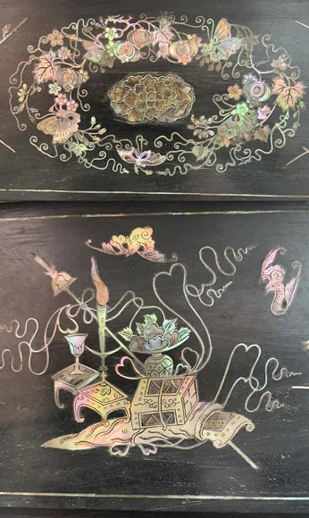 Edmond CHAUFFREY, Meuble indochinois à marqueterie de nacre, vitraux émaillés en relief Edmond CHAUFFREY, Meuble indochinois à marqueterie de nacre, vitraux émaillés en relief -4