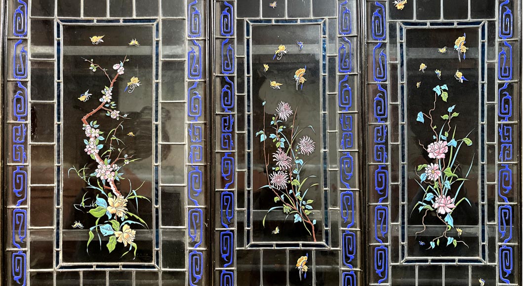 Edmond CHAUFFREY, Meuble indochinois à marqueterie de nacre, vitraux émaillés en relief Edmond CHAUFFREY, Meuble indochinois à marqueterie de nacre, vitraux émaillés en relief -7