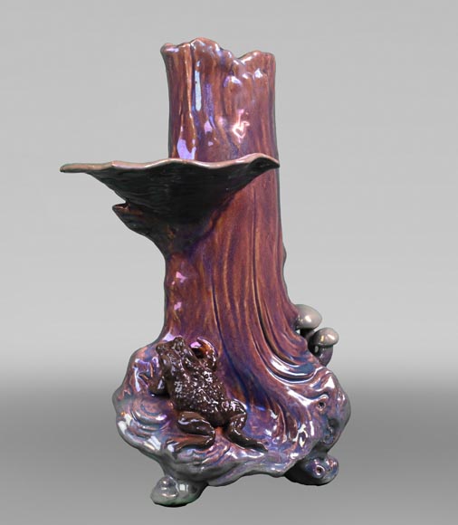 BOCH Frères, Vase Art Nouveau en faïence irisée au décor de crapaud et de champignons, fin du XIXe siècle-1