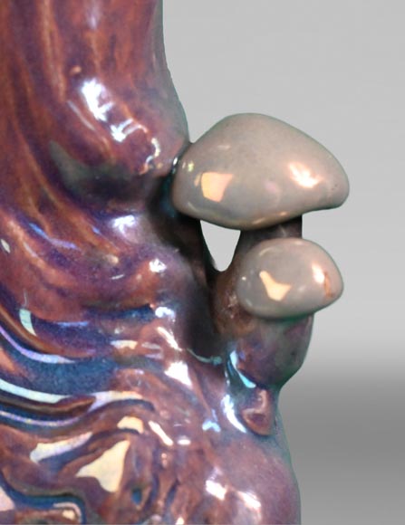 BOCH Frères, Vase Art Nouveau en faïence irisée au décor de crapaud et de champignons, fin du XIXe siècle-5