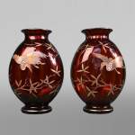 Cristallerie Saint-Louis, Paire de vases rubis au décor japonisants, v. 1880