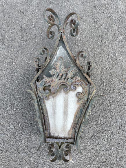 Lanterne en fer forgé ornée de volutes et de feuillages, XIXe siècle-2