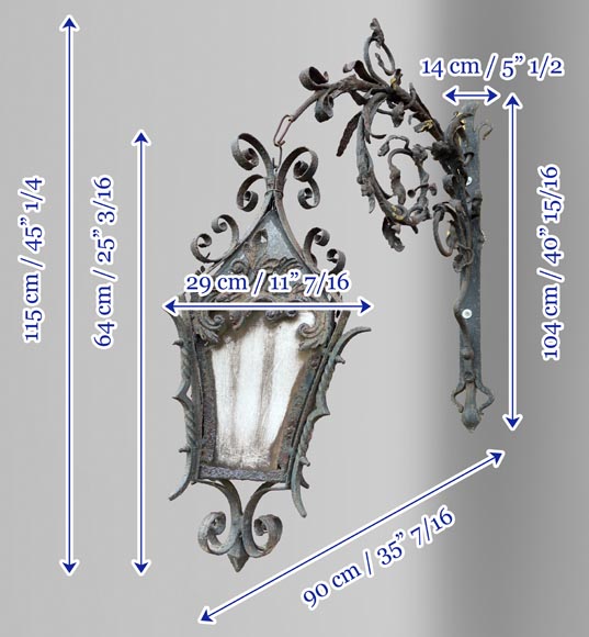 Lanterne en fer forgé ornée de volutes et de feuillages, XIXe siècle-8