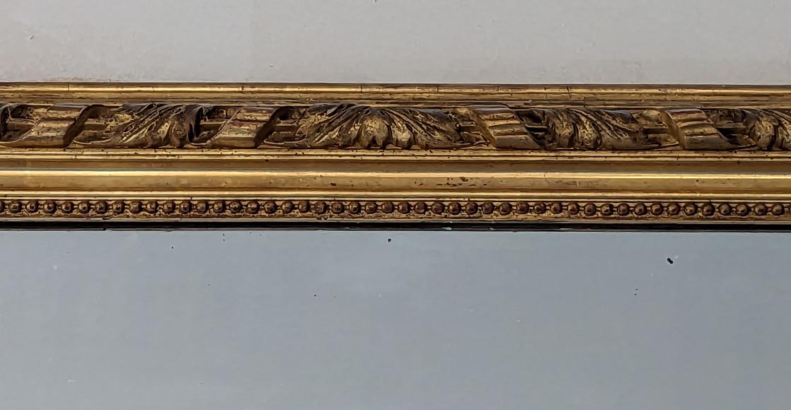 Trumeau doré de style Louis XVI au décor perlé-1