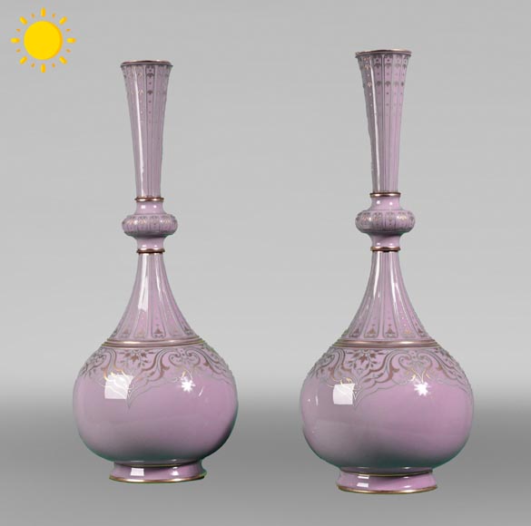 Manufacture de SÈVRES, Paire de vases caméléon du modèle bouteille persane, 1874-2