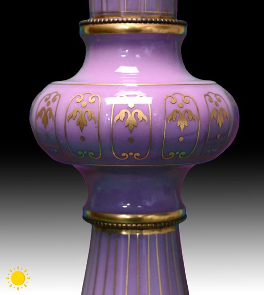 Manufacture de SÈVRES, Paire de vases caméléon du modèle bouteille persane, 1874-5