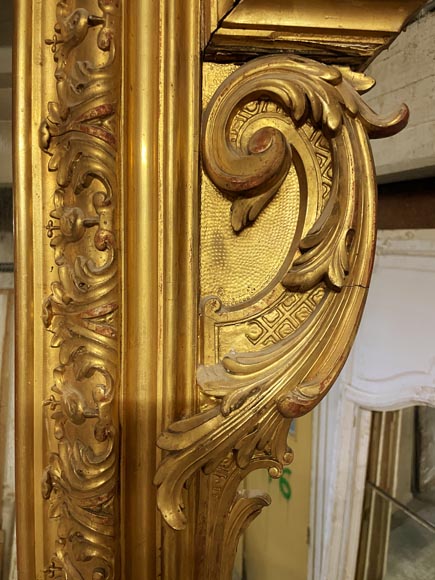 Grand trumeau doré au grand médaillon central de style Napoléon III-5