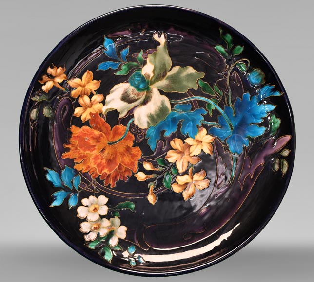 Théodore DECK,  plat circulaire à décor de fleurs sur fond aubergine, après 1870-0