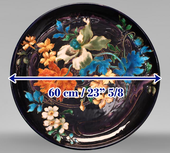 Théodore DECK,  plat circulaire à décor de fleurs sur fond aubergine, après 1870-6