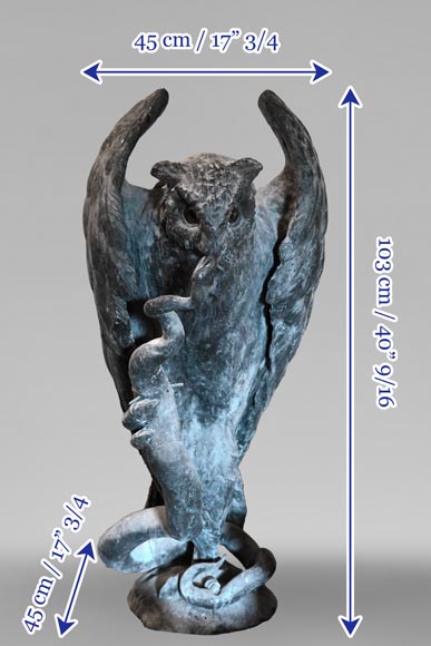 Anonyme, Statue en bronze d’un grand duc enserrant un serpent dans ses griffes, fin XIXe-début XXe siècle-8