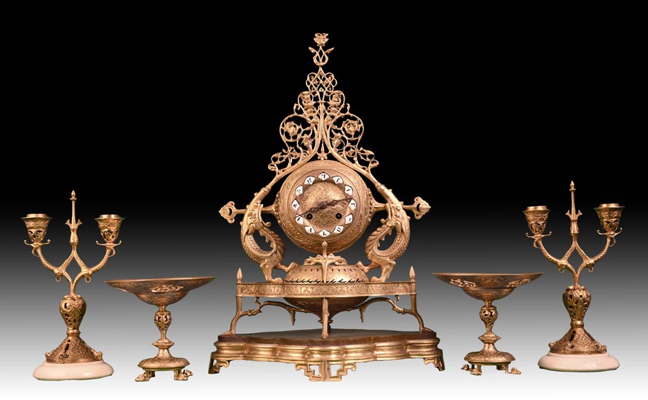 Victor GEOFFROY-DECHAUME (modèle), Auguste-Maximilien DELAFONTAINE (bronzier), Garniture « persane » en bronze doré, vers 1852-0