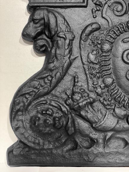 Plaque de cheminée aux serpents, aux armes de Colbert Plaque de cheminée aux serpents, aux armes de Colbert-2