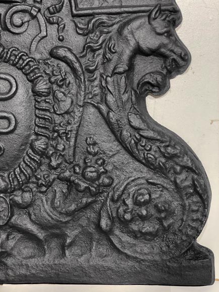 Plaque de cheminée aux serpents, aux armes de Colbert Plaque de cheminée aux serpents, aux armes de Colbert-7