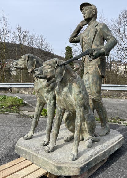Chasseur et ses deux chiens, statue de parc en bronze à patine verte-1