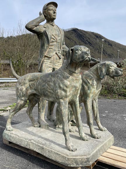Chasseur et ses deux chiens, statue de parc en bronze à patine verte-2