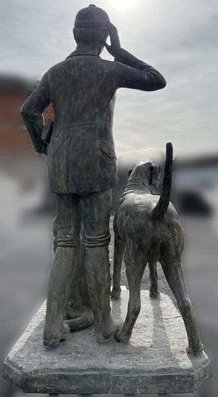 Chasseur et ses deux chiens, statue de parc en bronze à patine verte-4