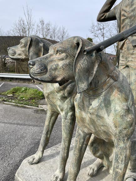 Chasseur et ses deux chiens, statue de parc en bronze à patine verte-8